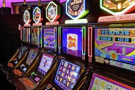 Antarmuka meja Bandar Poker ayam11 dengan statistik pemain dan chip stack